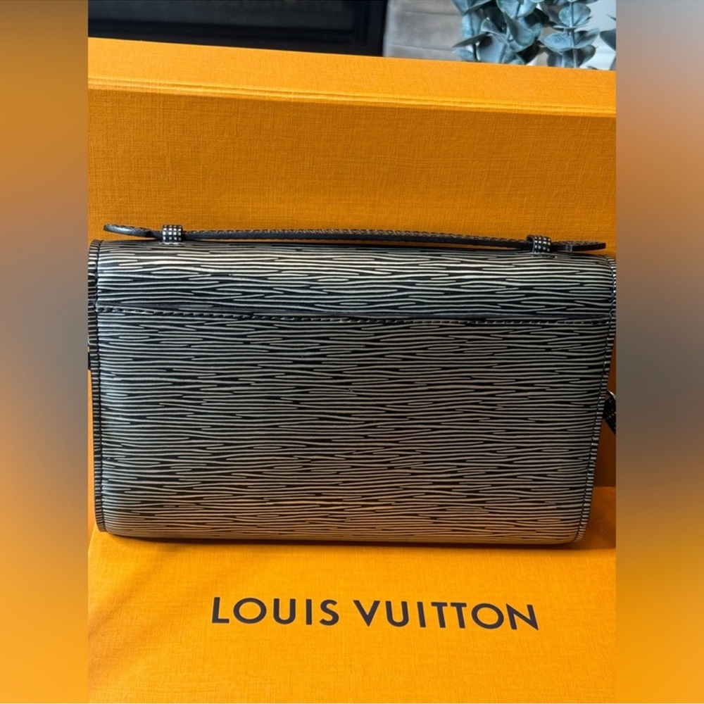 Louis Vuitton Epi Clery - Picture 4 of 13